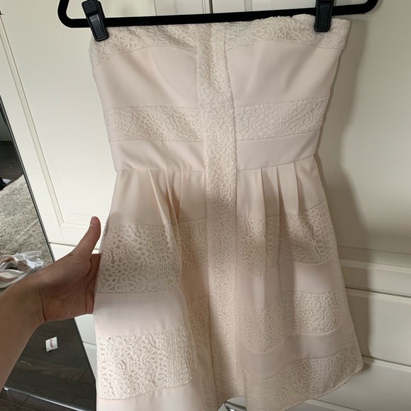 BCBG WHITE STRAPLESS DRESS - Picture 4 of 8